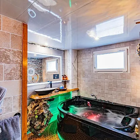 Guest house Le Neflier - Balneo - Romantique Pour 2 Dijon